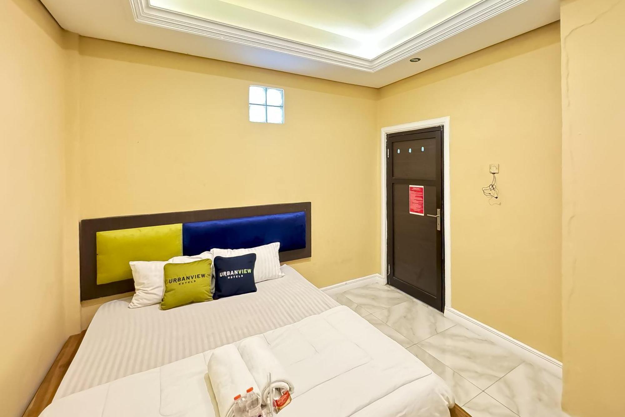 Urbanview Hotel Pondok Sabaraya Syariah By Reddoorz Cikampek Kültér fotó